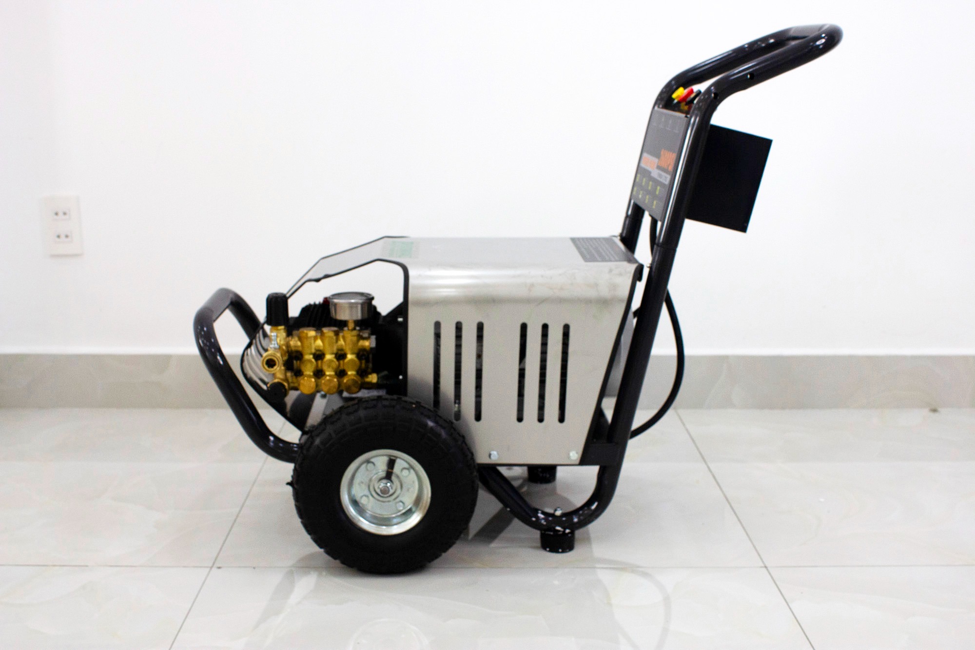 Máy Phun Áp Lực Cao