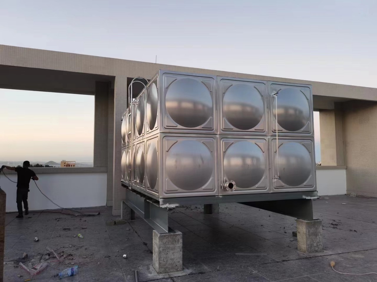 So Sánh Bể Lắp Ghép Inox Và Bể Bê Tông: Nên Chọn Loại Nào?