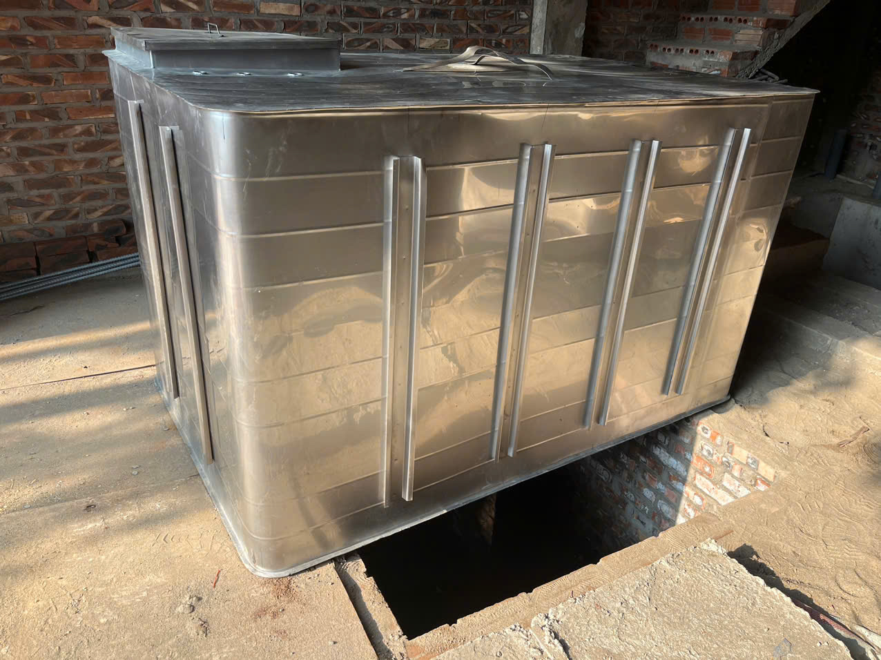 Bồn Nước Inox Lắp Ghép Thiên Á: Giải Pháp Lưu Trữ Nước Ưu Việt, Bền Bỉ Cho Mọi Công Trình