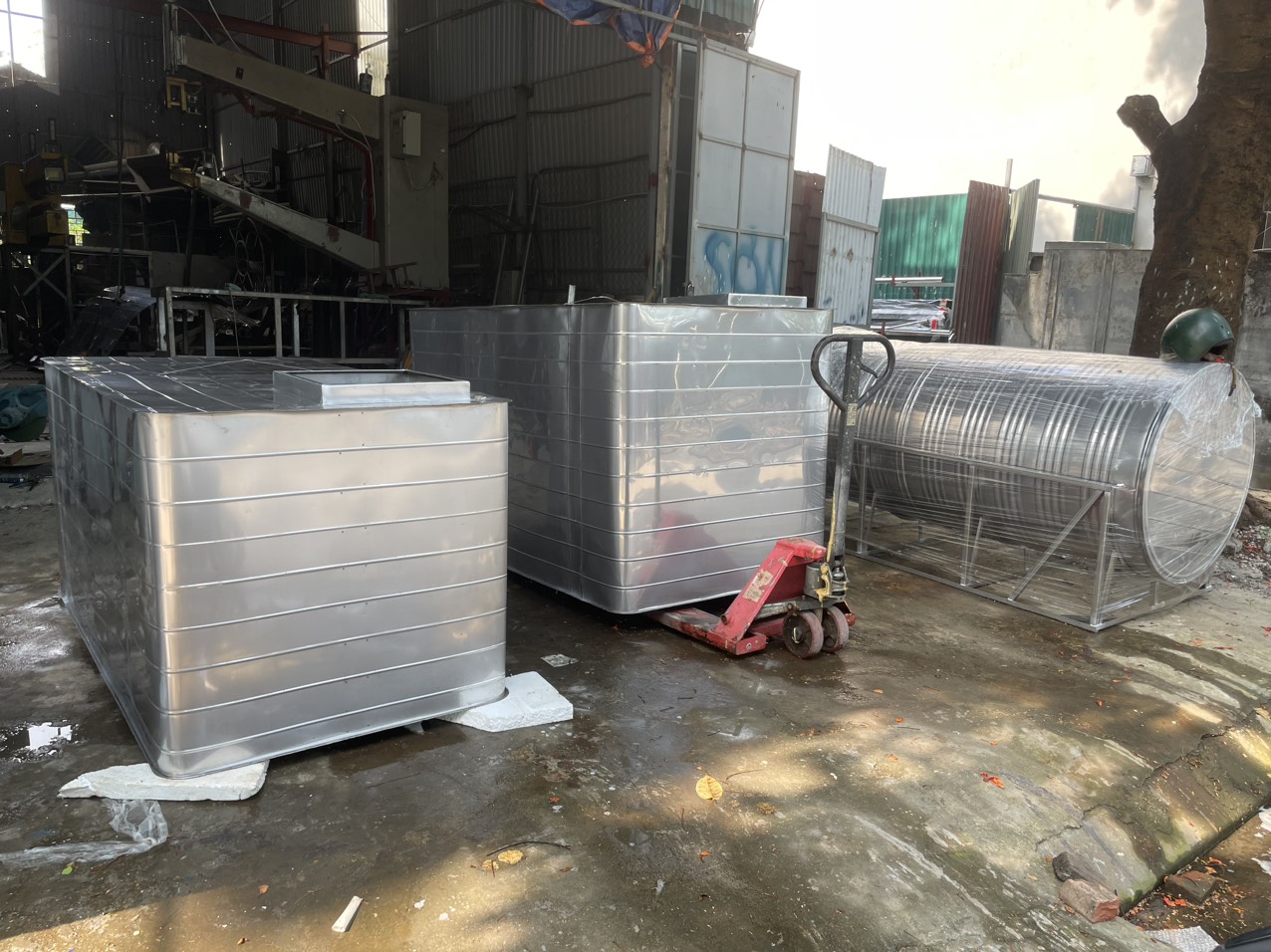 Bạn đang tìm kiếm một địa chỉ chuyên cung cấp bể nước inox đặt nổi uy tín?